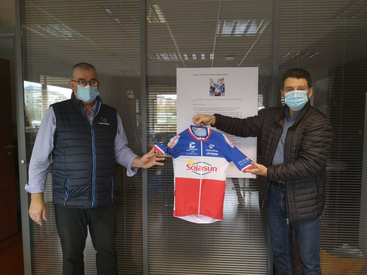 Remise du maillot d’un champion à l’un de nos partenaires